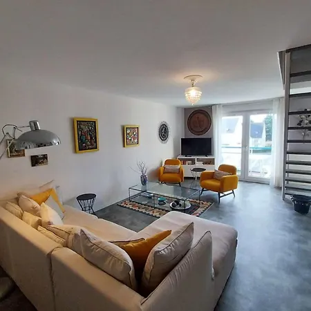 Spacious With Balcony Lägenhet