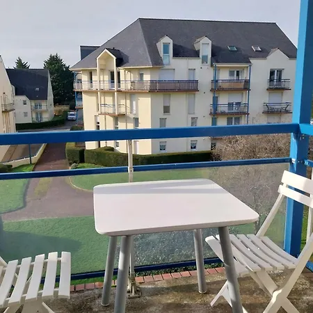 Spacious With Balcony Lägenhet